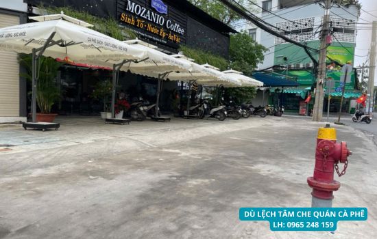 dù lệch tâm che quán cafe