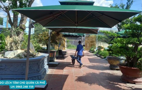 dù lệch tâm che quán cafe