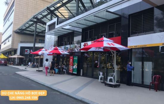 ô dù che nắng hồ bơi